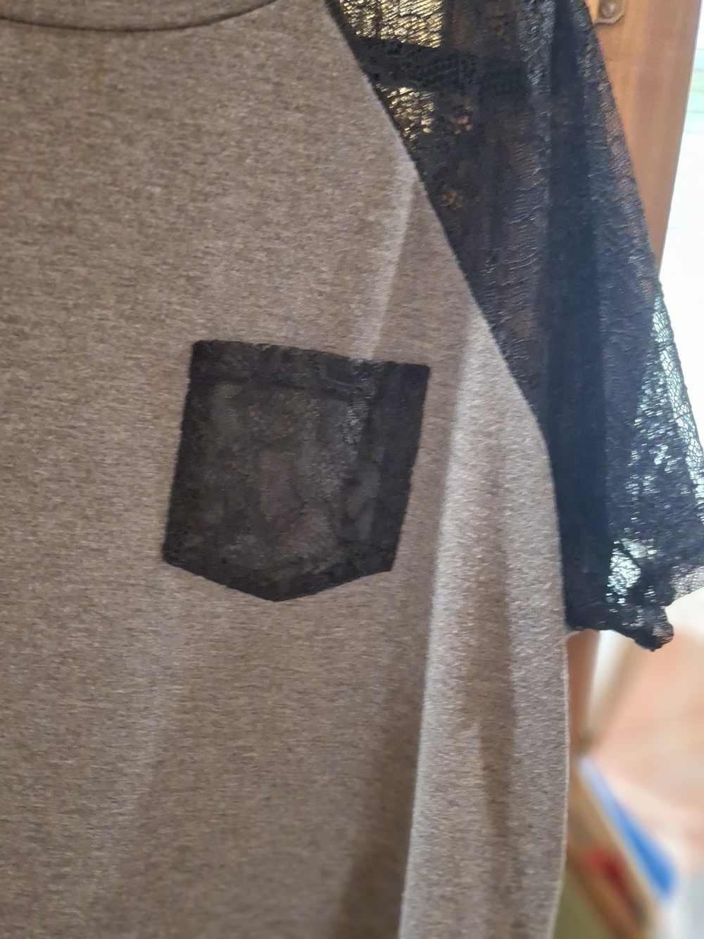 Women's Gray Short Sleeve Tee with Black Lace S)rre<uuum¹Pocket, Plus Size - Picture 4 of 10